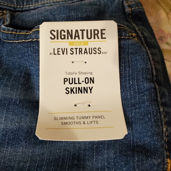 BNWT Levi Straus Signature Pull-on Skinny Jeans - Picture 3 of 4